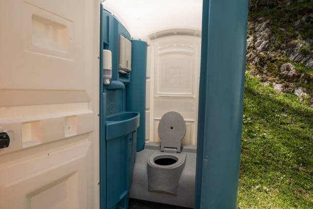Porta potty delivery and setup in Northlake, IL
